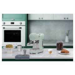 Эспрессо кофемашина SMEG ECF02PGEU пастельная зеленая
