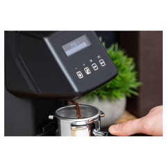 Кофемолка Quamar M80 T с сенсорным управлением черная матовая