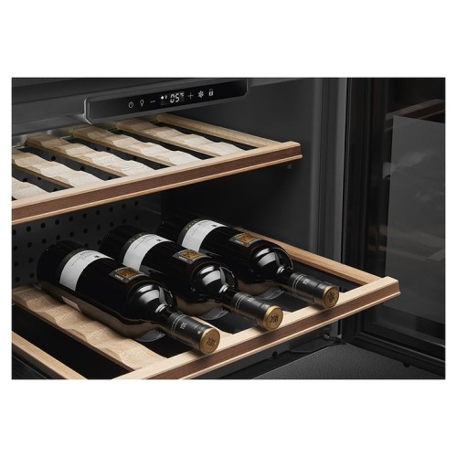 Винный шкаф SMEG CVI121B3 черное стекло Deep Black