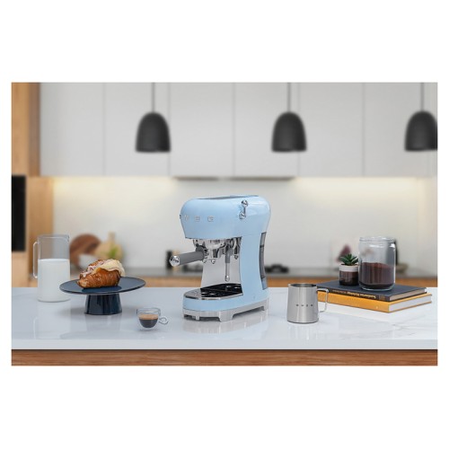 Эспрессо кофемашина SMEG ECF02PBEU пастельная голубая