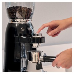 Кофемолка SMEG CGF11BLEU черная