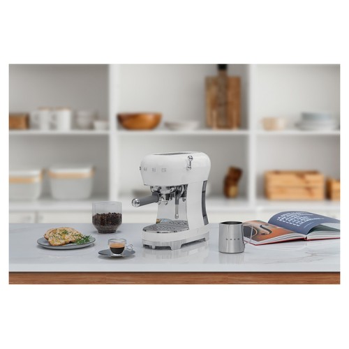 Эспрессо кофемашина SMEG ECF02WHEU белая