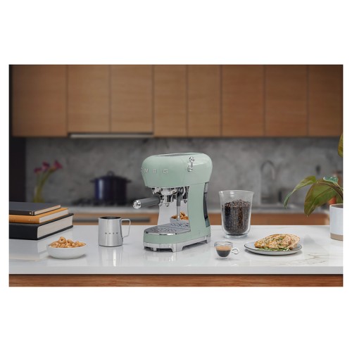 Эспрессо кофемашина SMEG ECF02PGEU пастельная зеленая