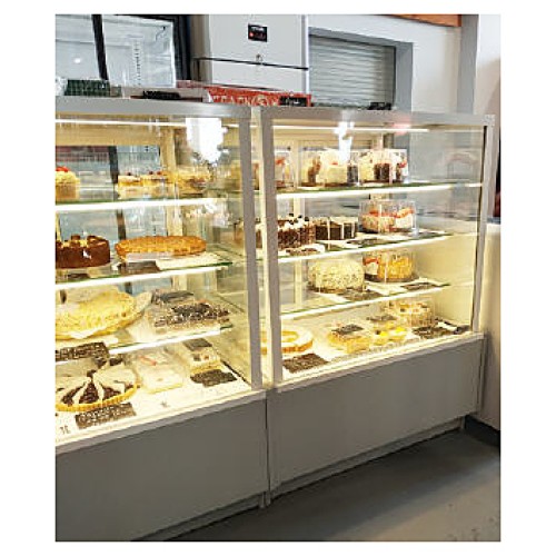 Витрина кондитерская ENTECO MASTER СУЛА ПРЕМИУМ 130 (встроенный агрегат) с боковинами черная