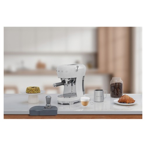 Эспрессо кофемашина SMEG ECF02WHEU белая