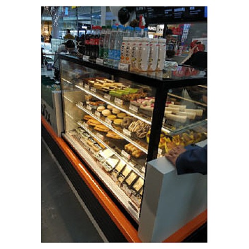 Витрина кондитерская ENTECO MASTER СУЛА 2 90 (встроенный агрегат) с боковинами коричнево-золотая